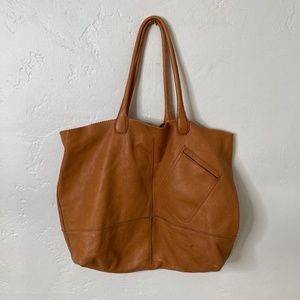 Gorgeous leather tote!